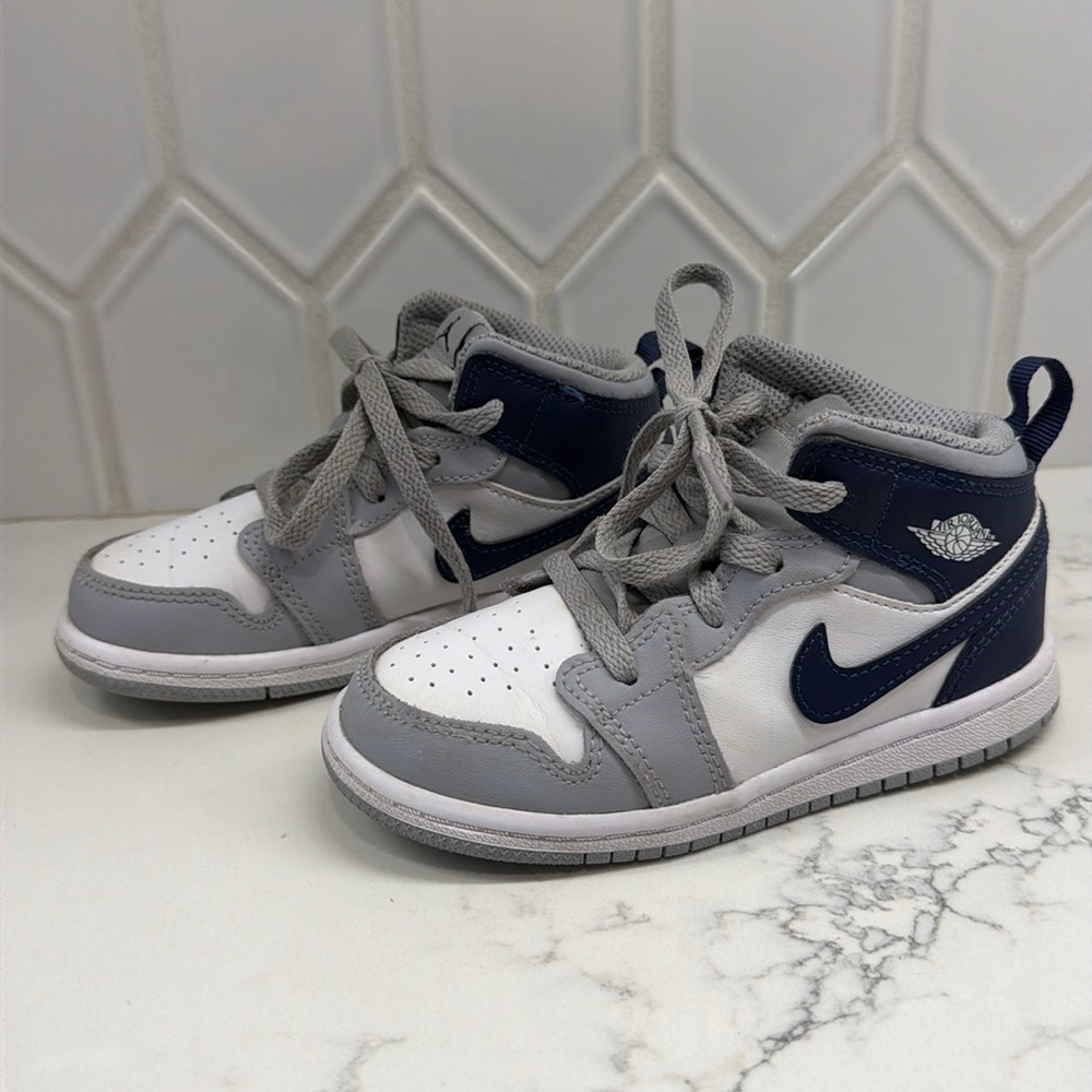 Jordan Kids Sneakers in White, Gray, Navy